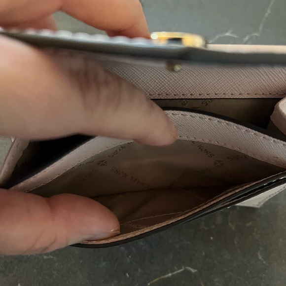 Michael Kors snap larger card holder - Picture 5 of 8